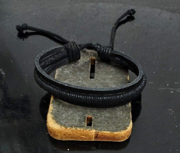 Producto - Pulseras Cuero Negro tres tiras Diseño Regulable