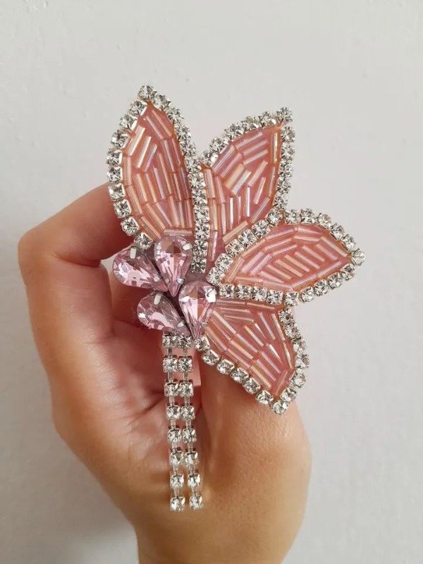 Producto - PRENDEDOR REBECCA/ FARES ROSA