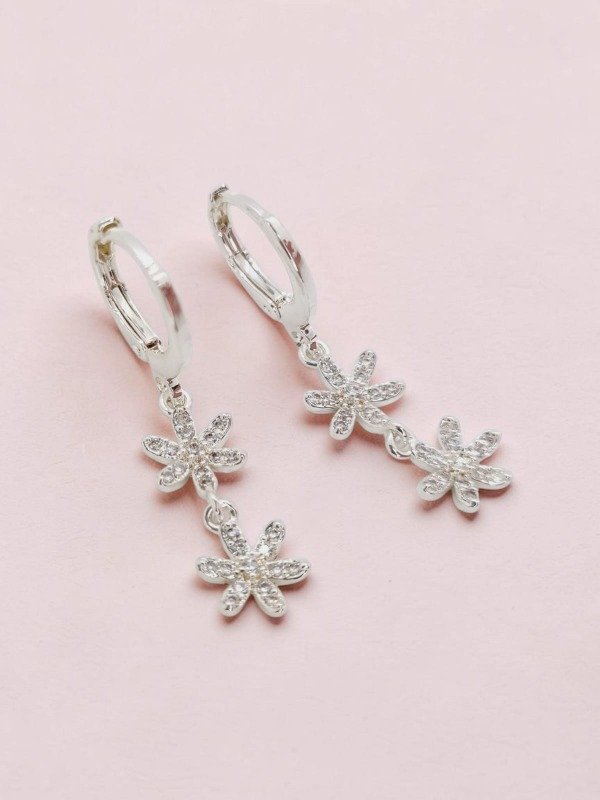 Producto - Aros acero blanco argollita fina plana colgante doble flor stras