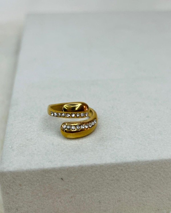 Producto - Anillo strass acero dorado talle 17