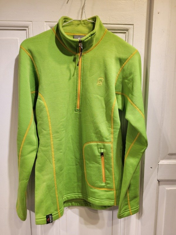 Producto - Buzo ANSILTA verde manzana Talle S - PRECIO: 84X