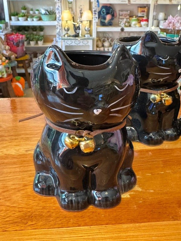 Producto - Maceta gato negro con cascabel - (Efectivo: 11.920)