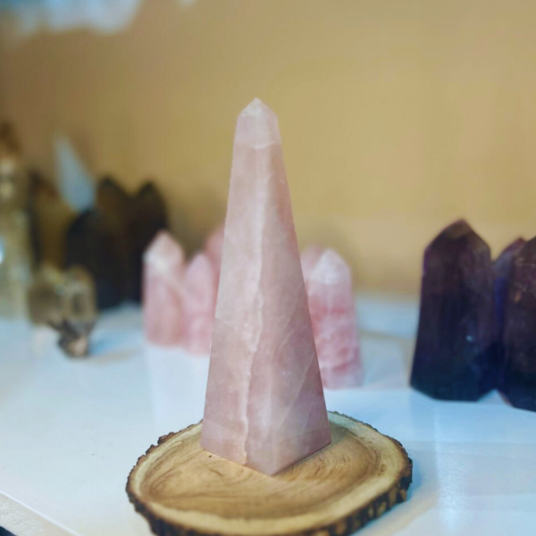 Producto - Obelisco Cuarzo rosa 04