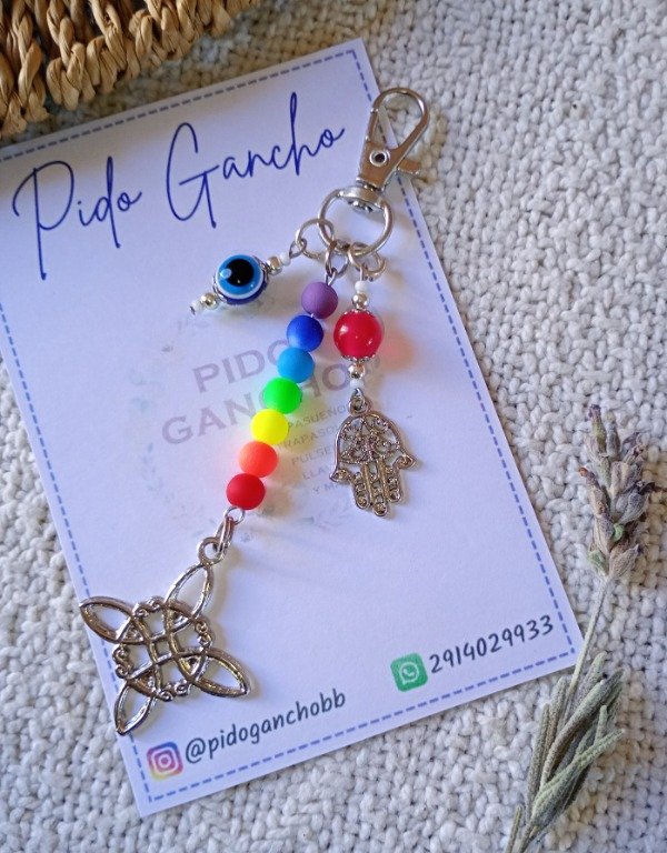 Producto - Llavero protector: nudo de Brujas, 7 chakras y ojo turco.