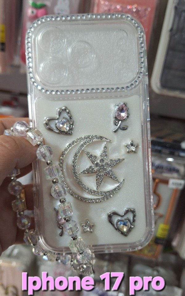 Producto - Fundas reforzadas 360 charms con strapp.. IPhone 17 pro