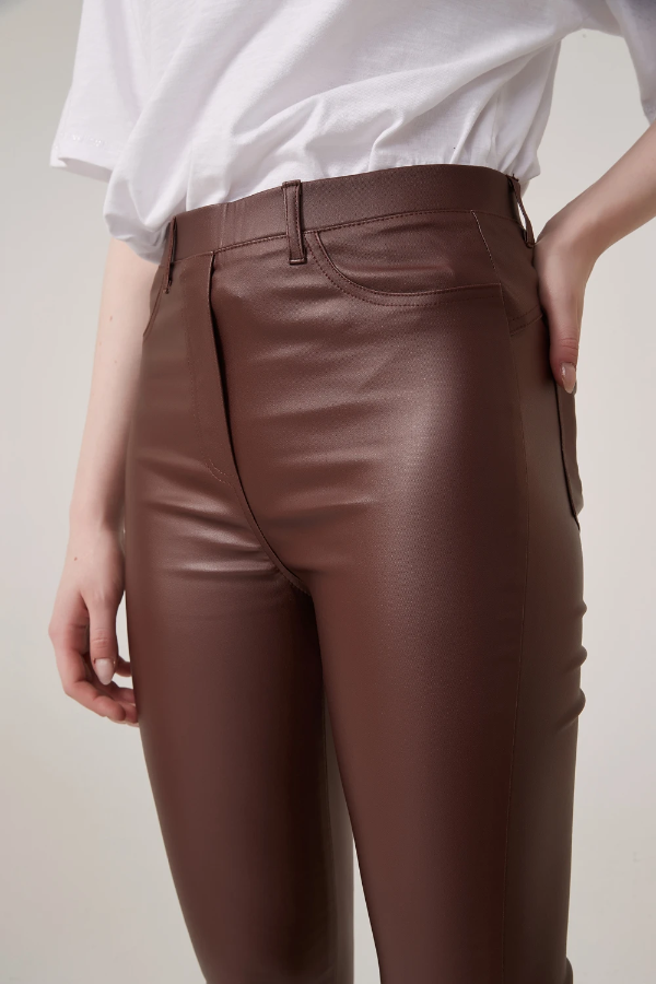 Producto - Pantalón Zeppelin Ecocuero Bordo