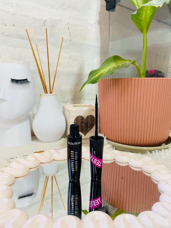 Producto - Delineador Liquido Ruby Rose
