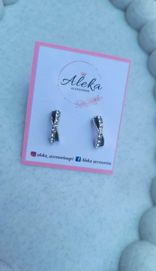 Producto - Aros negros con strass de acero quirúrgico