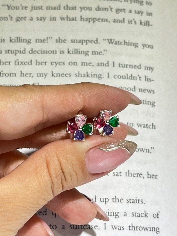 Producto - HUGGIES TREBOL ACERO BLANCO MULTICOLOR