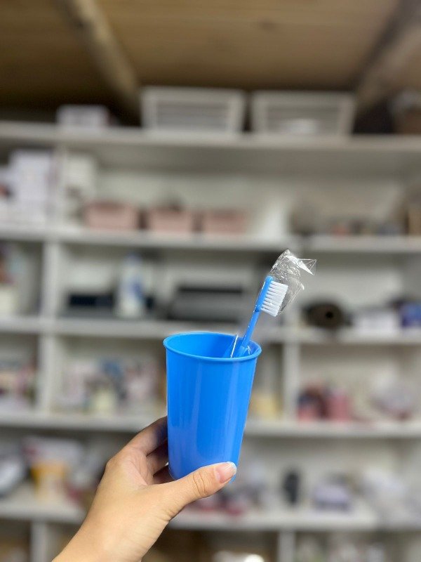 Producto - Vaso + cepillo de dientes