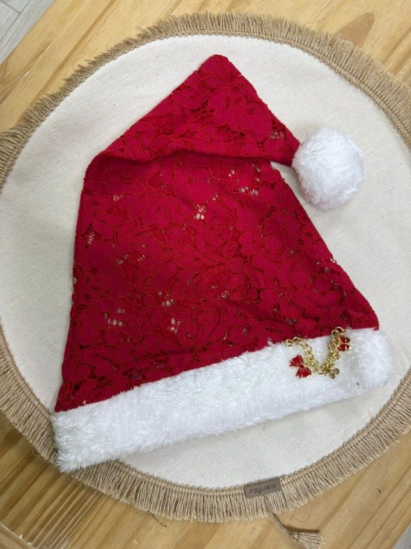 Producto - GORRO NAVIDEÑO DE ENCAJE, DETALLE CADENITA POMPON CON CASCABEL Talle s 1a 3 años