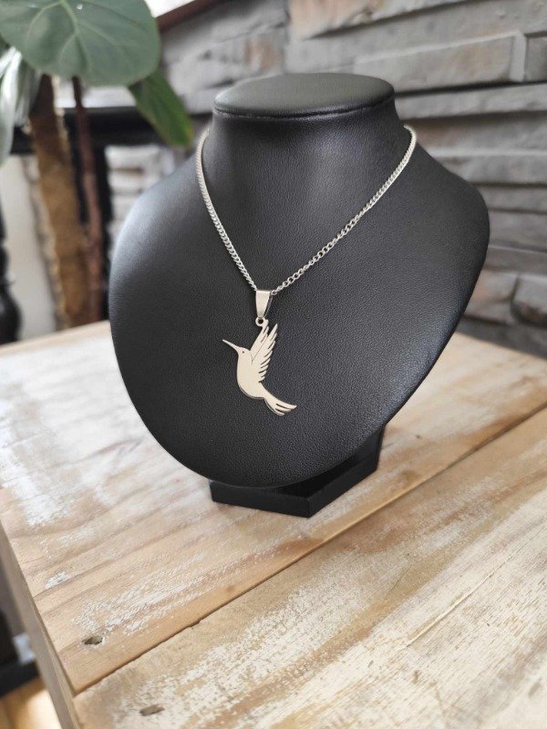 Producto - Collar colibrí. Acero quirúrgico.