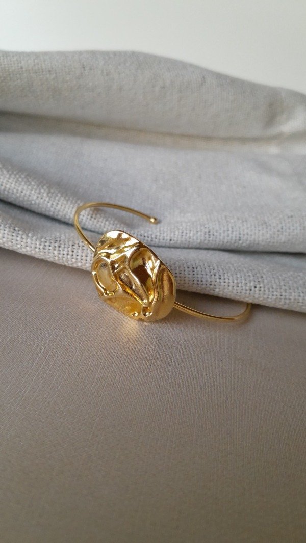 Producto - Brazalete formato organico laminado en oro 18k