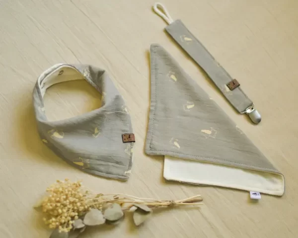 Producto - Set Bandana, Babita y Portachupete GRIS PERRITOS