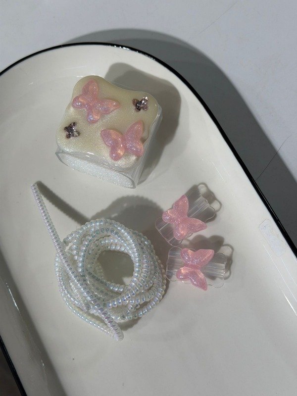 Producto - Protector de cargador + Cable Mariposas Rosas Glitter