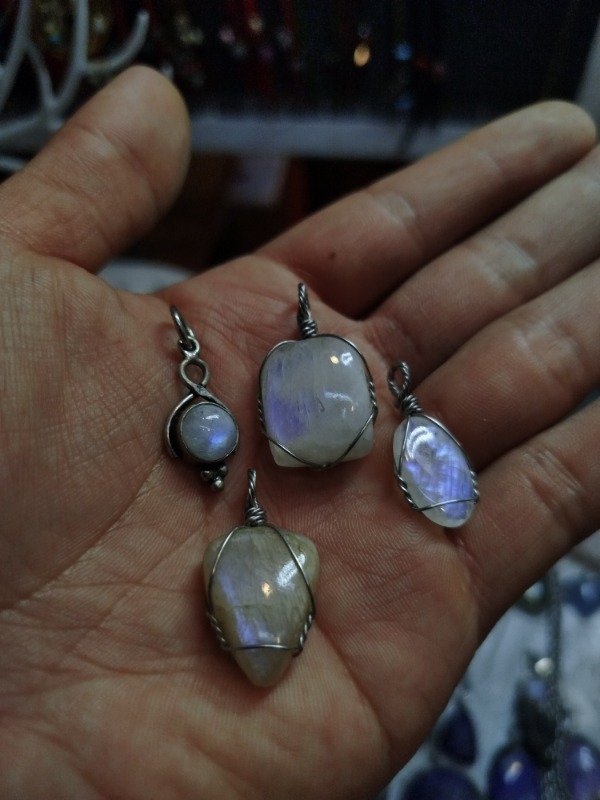 Producto - PIEDRAS DE LUNA EN DIJE