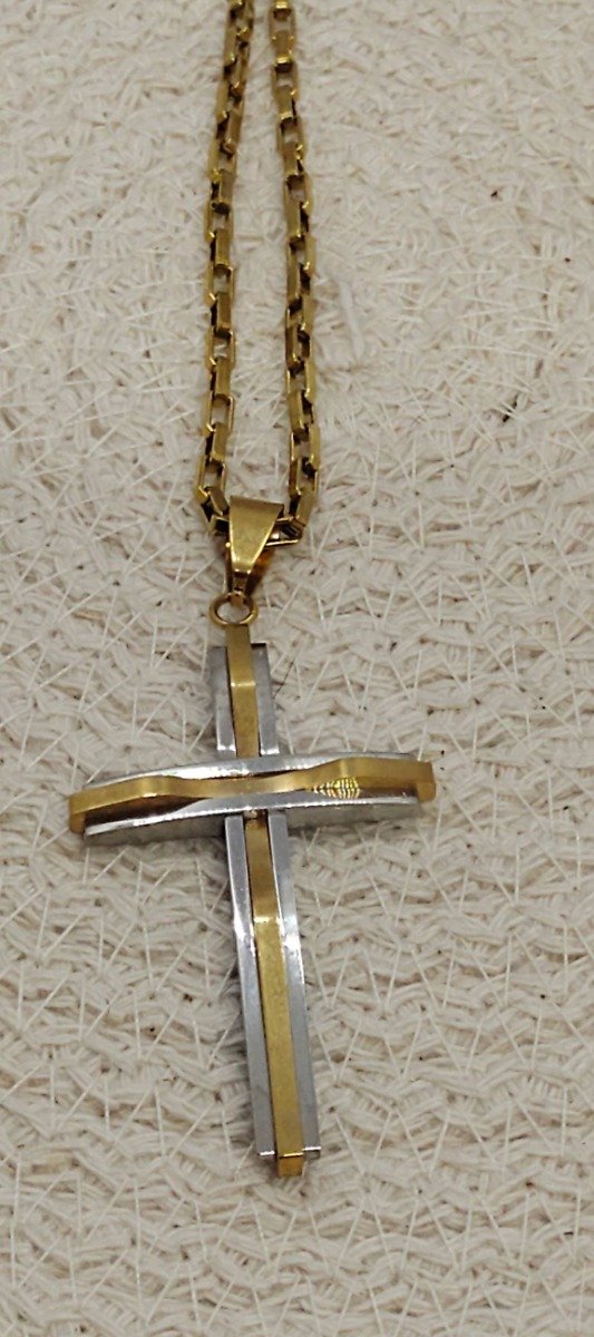 Producto - Cruz plateada y detalle con dorado