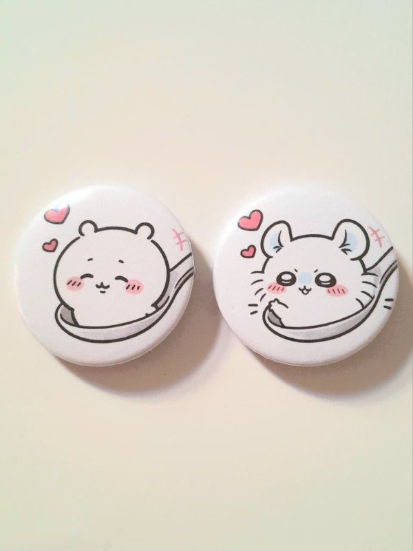 Producto - Pins Momonga y Chiikawa