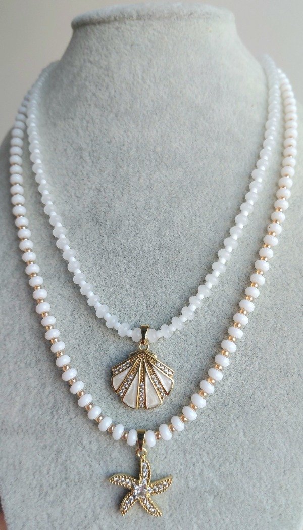 Producto - Collar de acero dorado con donas y dije laminado en oro