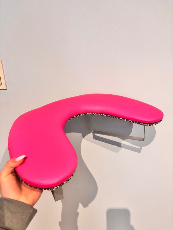Producto - apoya brazos / manos ergonómico patas metálicas - fucsia