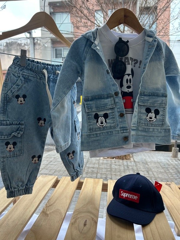 Campera con capucha Mickey talles hasta 3 años — imagen 3