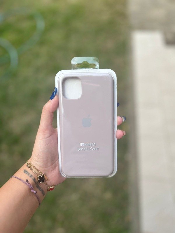 Producto - Iph 11 silicona case con felpa gris humo