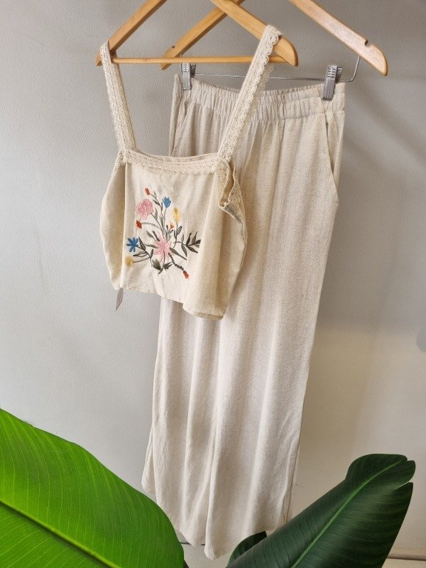 Producto - Muscu bordada crop