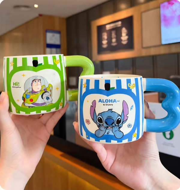 Producto - Taza importada manija en forma de M varios personajes