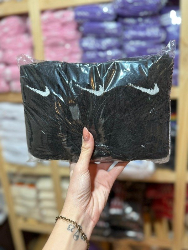 Producto - Docena Cerrada Nike Classic Negras