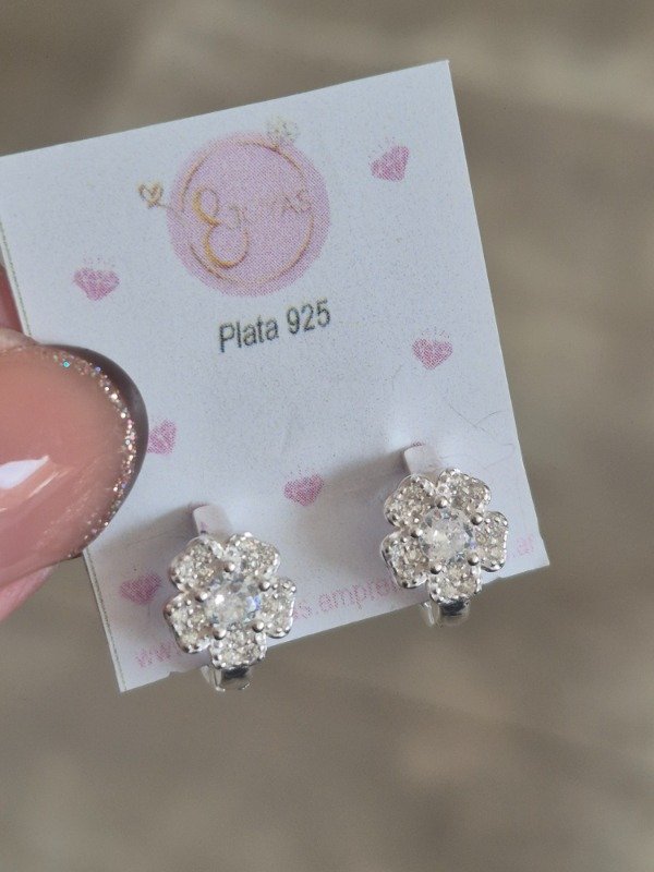 Producto - Argollitas flor con cubic