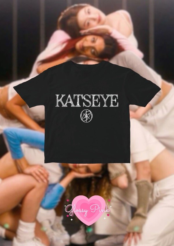 Producto - Baby Tee Katseye - VINILO TEXTIL GLITTER