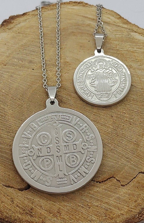 Producto - Medalla de San Benito con relieve - 1