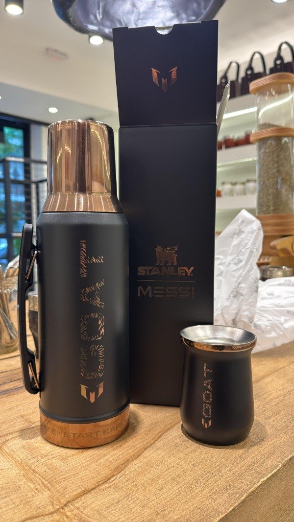 Producto - SET MESSI GOAT BLACK - TERMO SYSTEM 1.2 L+ MATE MESSI BLACK