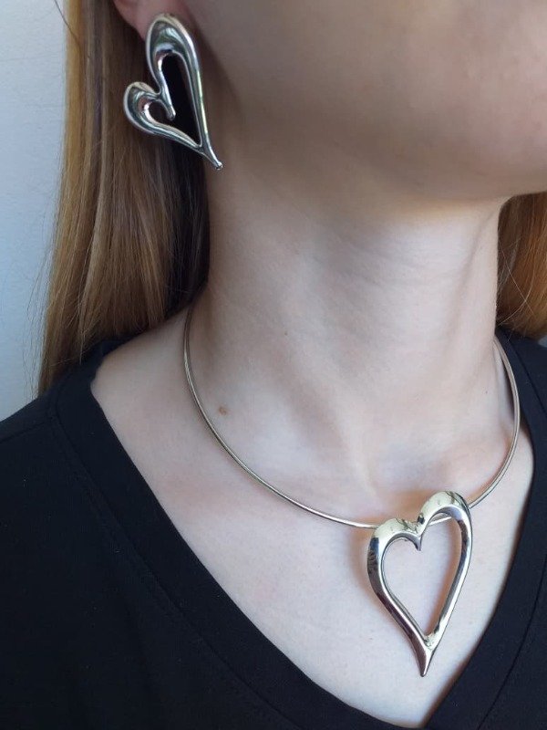 Producto - Conjunto Collar Rígido Corazón plateado con Aros