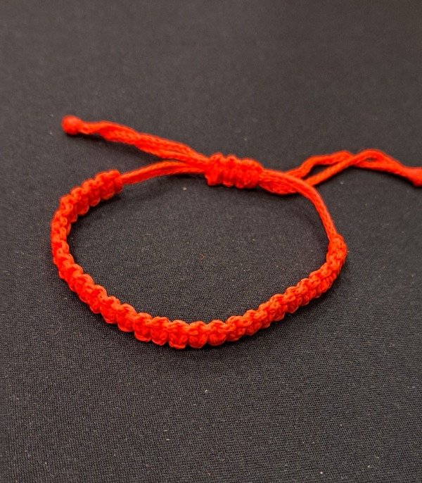 Producto - Pulsera roja tejida ajustable Corta envidia