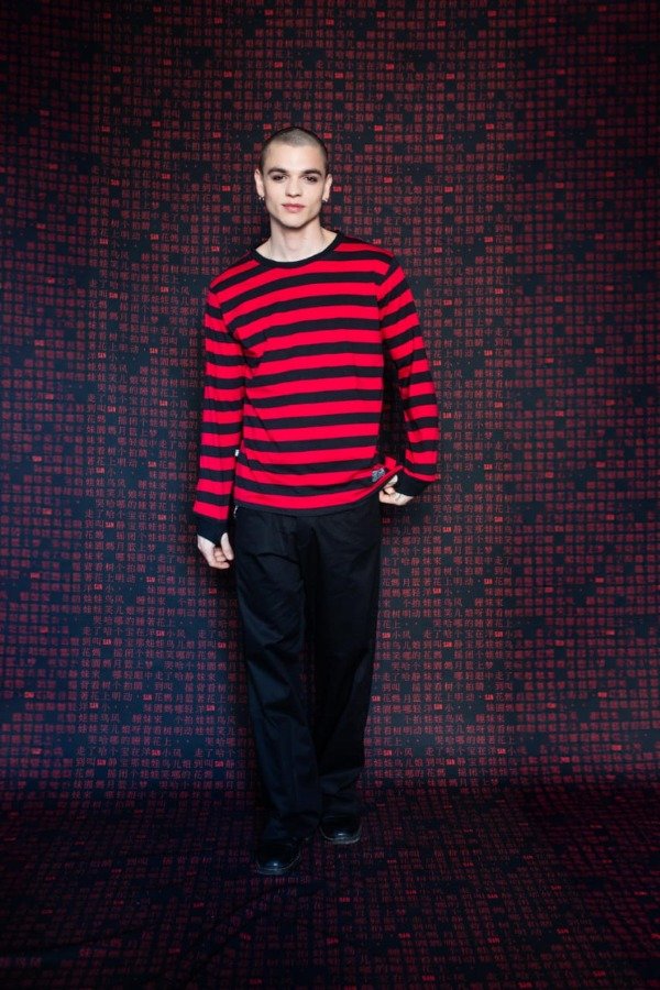 Producto - CAMISETA JOEY ROJA Y NEGRA
