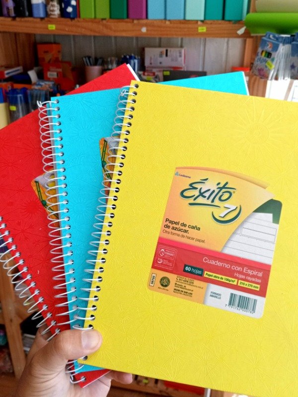 Producto - Cuaderno Éxito E7 - 60 Hojas - Varios Colores - Tapa Dura Espiral - Sin Troquel