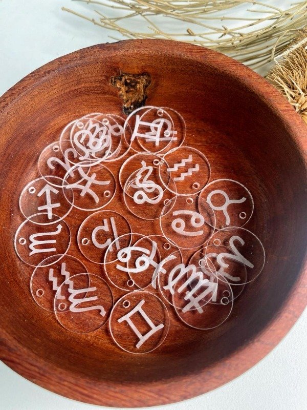 Producto - Dijes signos del zodiaco. Grabado tradicional. 2cm.