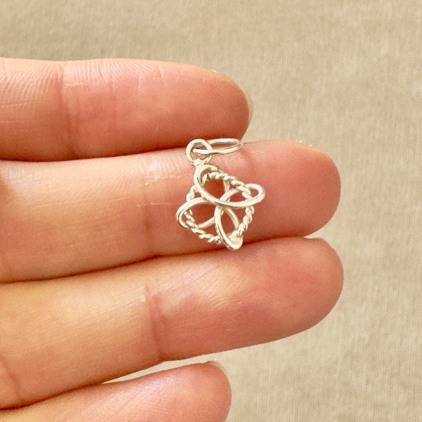 Producto - Mini Dije Nudo de Bruja