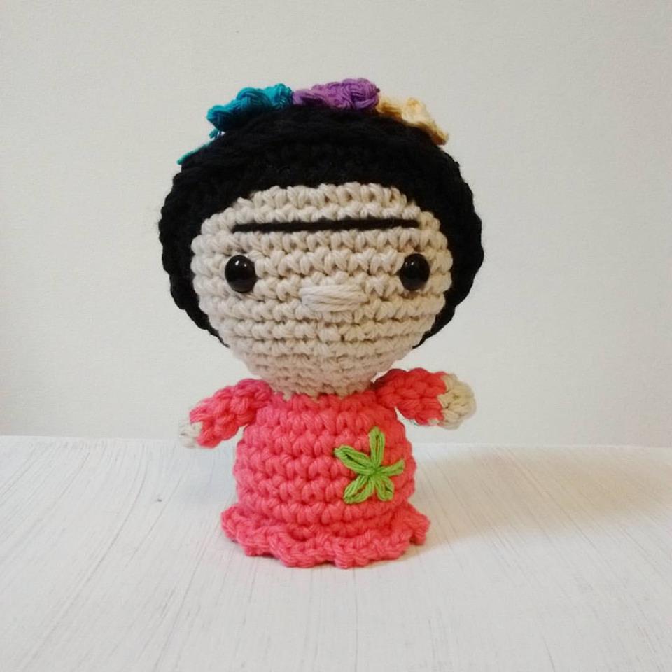 Mini Frida Kahlo - Patrón en PDF - Universo Cora King