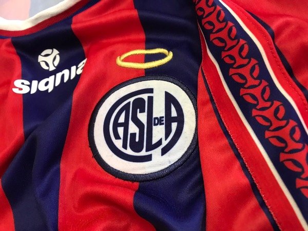 Producto - Camiseta retro de San Lorenzo Signia 2001 titular - 2