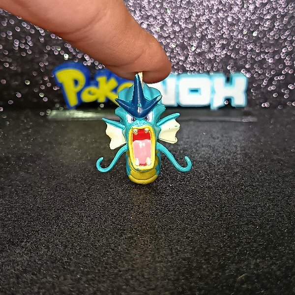 Producto - Gyarados NINTENDO TOMY