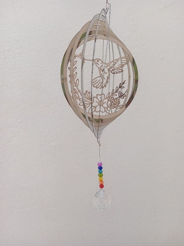 Producto - Giravientos grande, colibrí calado con atrapasol 7 chakras