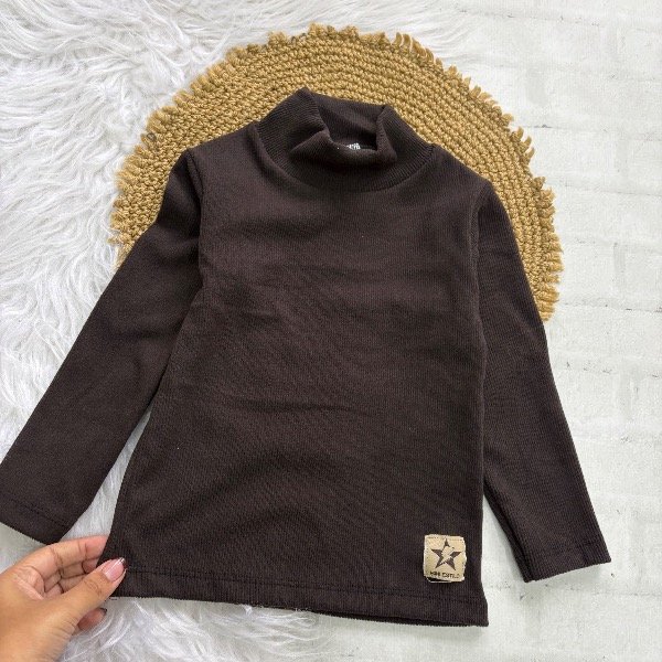 Producto - Polera en color oscuro talles hasta 4 años