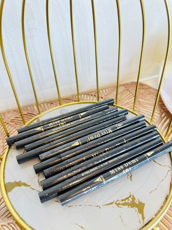 Producto - Delineador + cejas miss demi