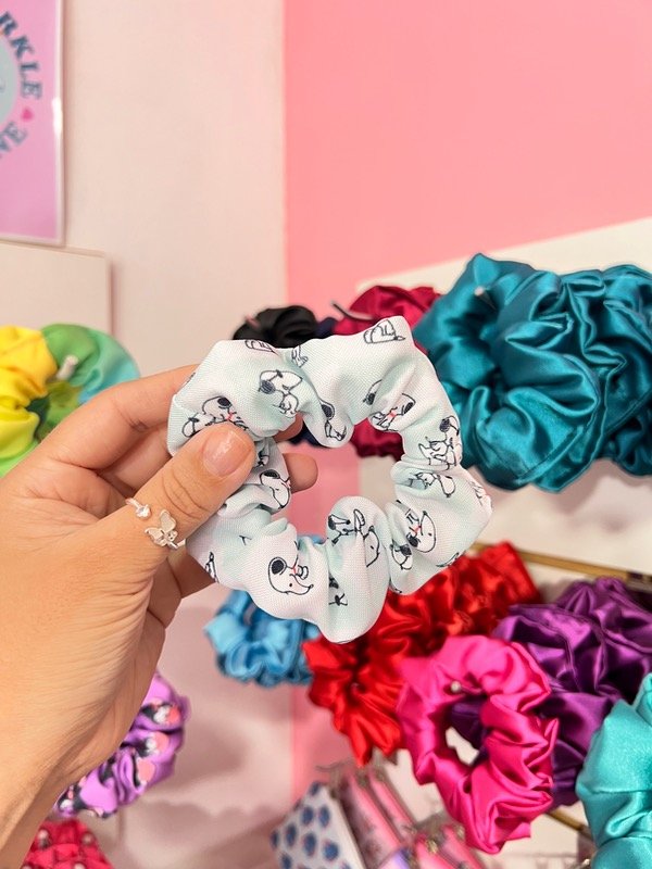 Producto - SCRUNCHIE SNOOPY CUADRITOS