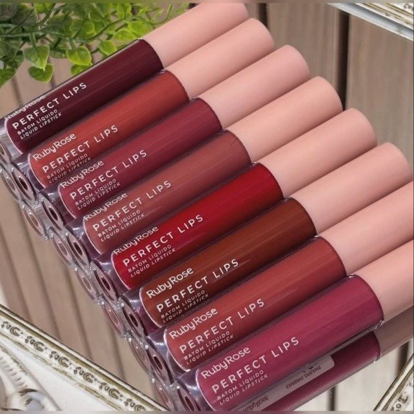 Producto - LABIAL LIQUIDO PERFECT LIPS MATTE RUBY ROSE HB-L6200