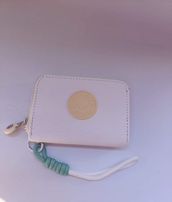 Producto - BILLETERA UN CIERRE CHICO FLORA BLANCO