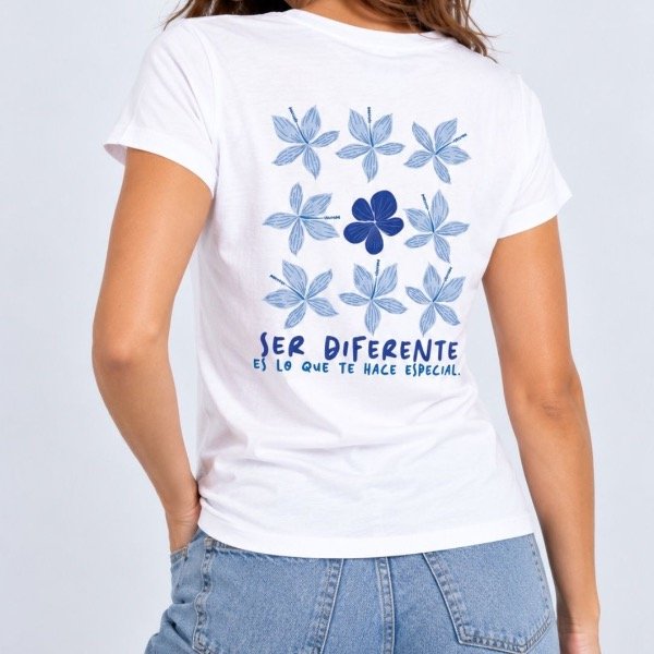 Producto - Remera Diferente (cuello V) - 0
