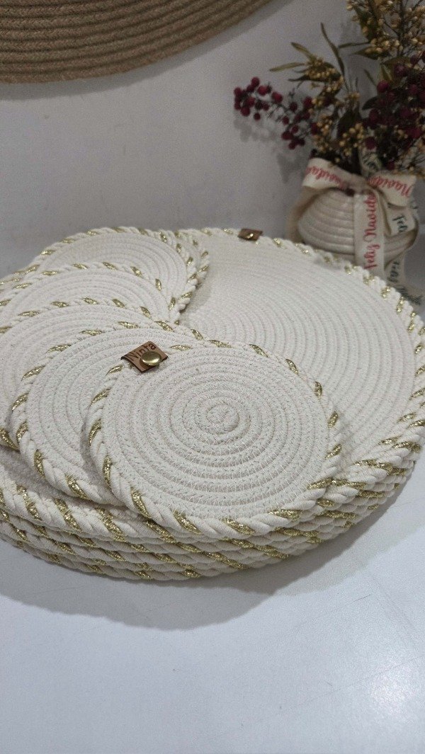 Producto - Platos de sitió con borde en dorado y crudo x6